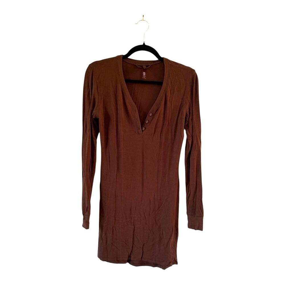 Skims Henley Sleep Shirt in Jasper Brown Size M
